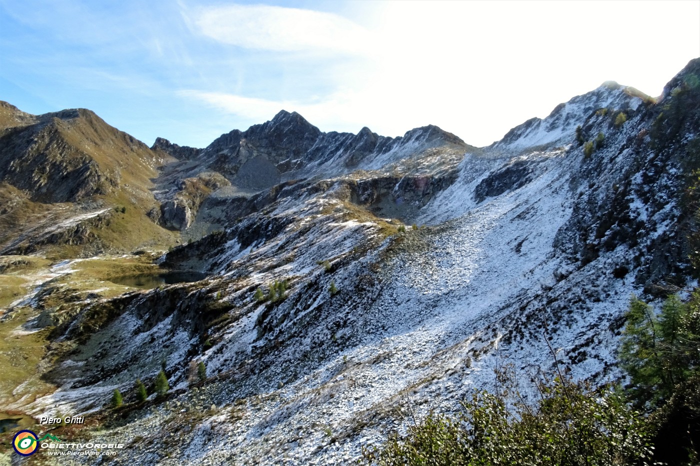 32 Vista sui bacini del Lago Grande (in basso) e Lago di Sopra (in alto).JPG